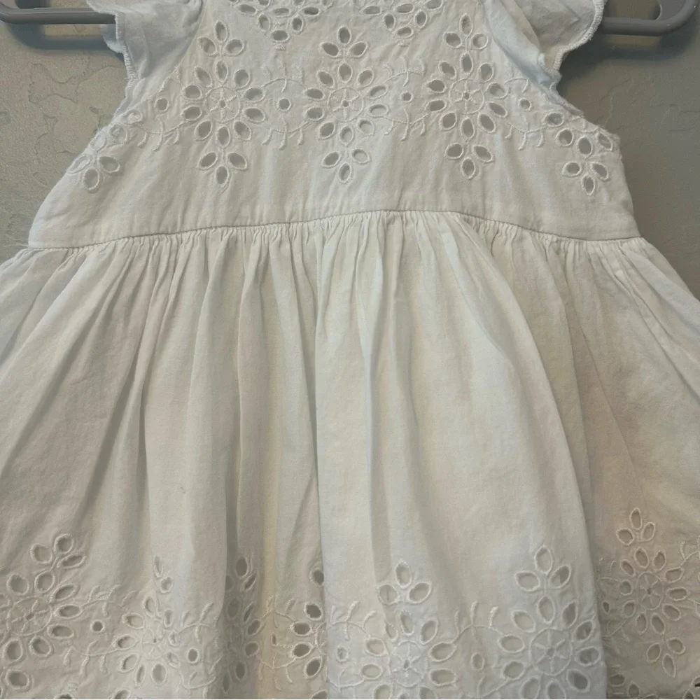 Baby Gap white eyelet dress with flutter sleeves 3-6 months